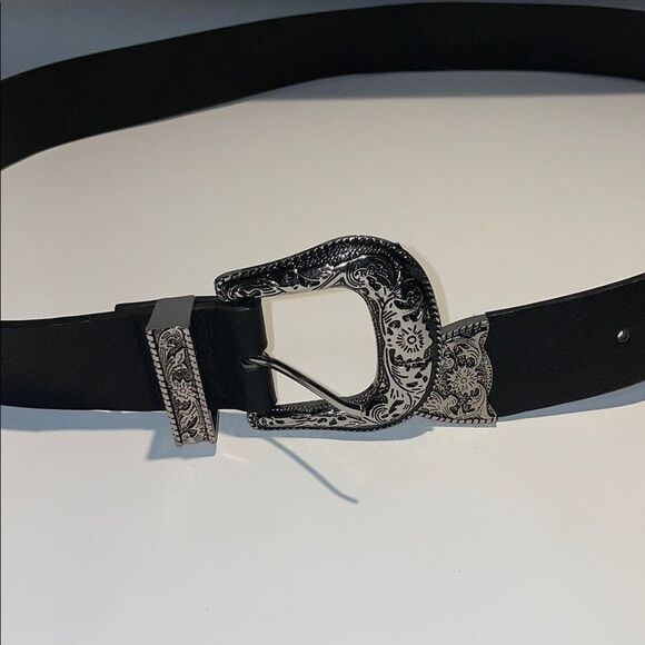 Men's Black faux Leather Belt with Silver colored metal Buckle - Picture 2 of 6